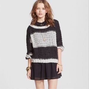 ⚫⚪ Free People “Monaco” Striped Chunky Knit Sweater — Size Medium